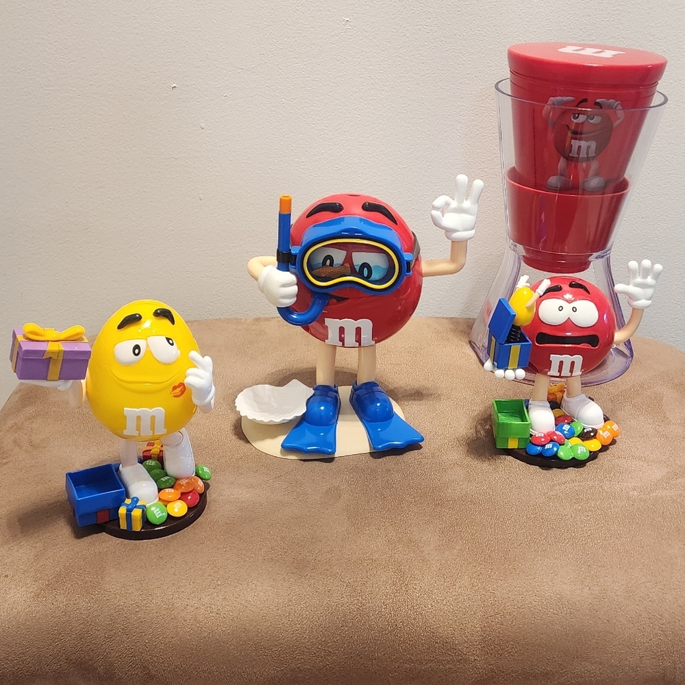 M&M'S Red Candy Dispenser & Collection